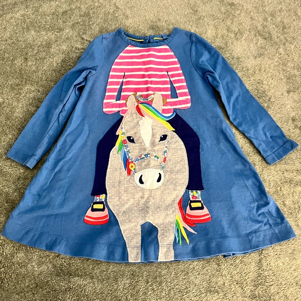 MINI BODEN GIRLS HORSE RIDER APPLIQUE DRESS IN BLUE DRESS TUNIC
